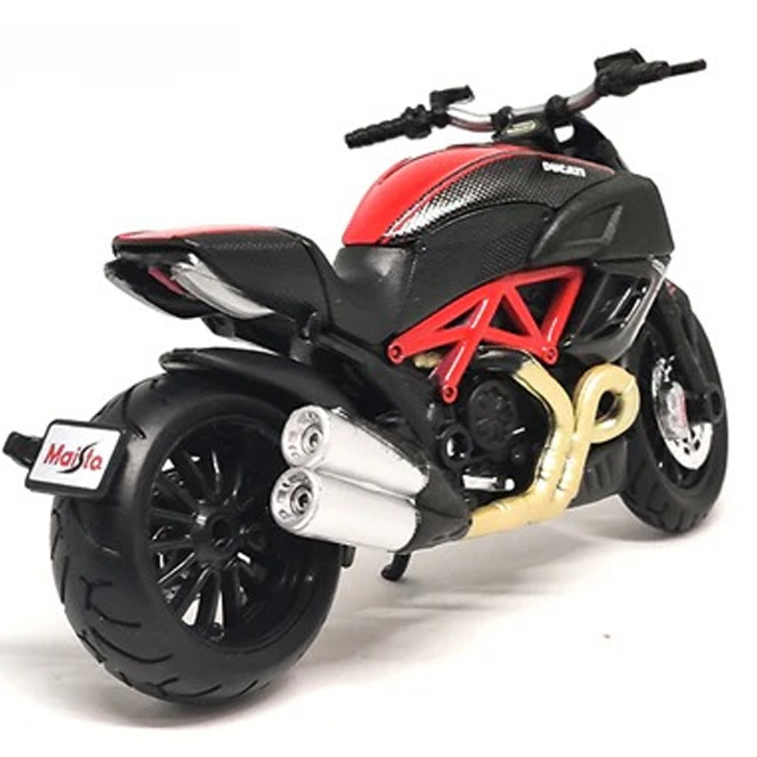 Maisto - 1 : 18 Diecast Scale Model - Ducati Diavel Carbon Official Licensed Product