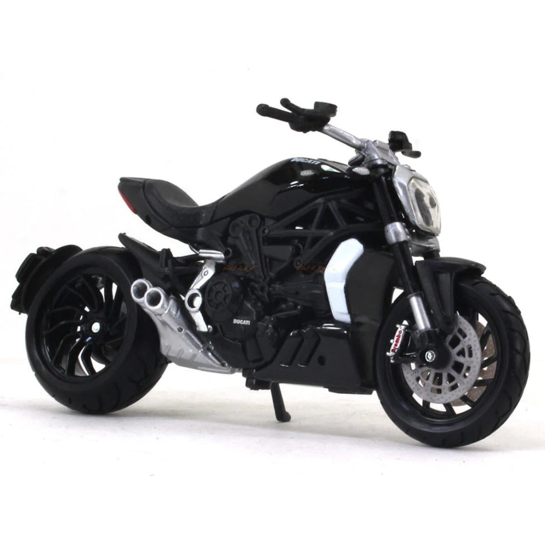 Bburago - 1 : 18 Diecast Scale Model -  Official Licensed Product - Ducati XDiavel S (Black)