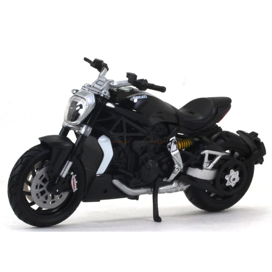 Bburago - 1 : 18 Diecast Scale Model -  Official Licensed Product - Ducati XDiavel S (Black)