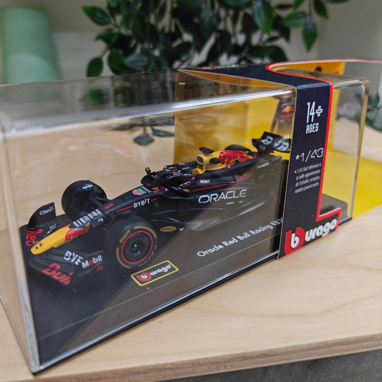 Bburago - 1/43 Scale Model - Oracle RedBull Racing RB20 2024 #1 Max Verstappen Formula 1 Diecast Car Model