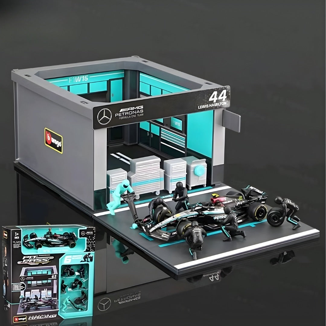 Bburago Garage Kit F1 Pit Stop Mercedes AMG W15 Lewis Hamilton #44 Diecast Model – 1:43 Scale