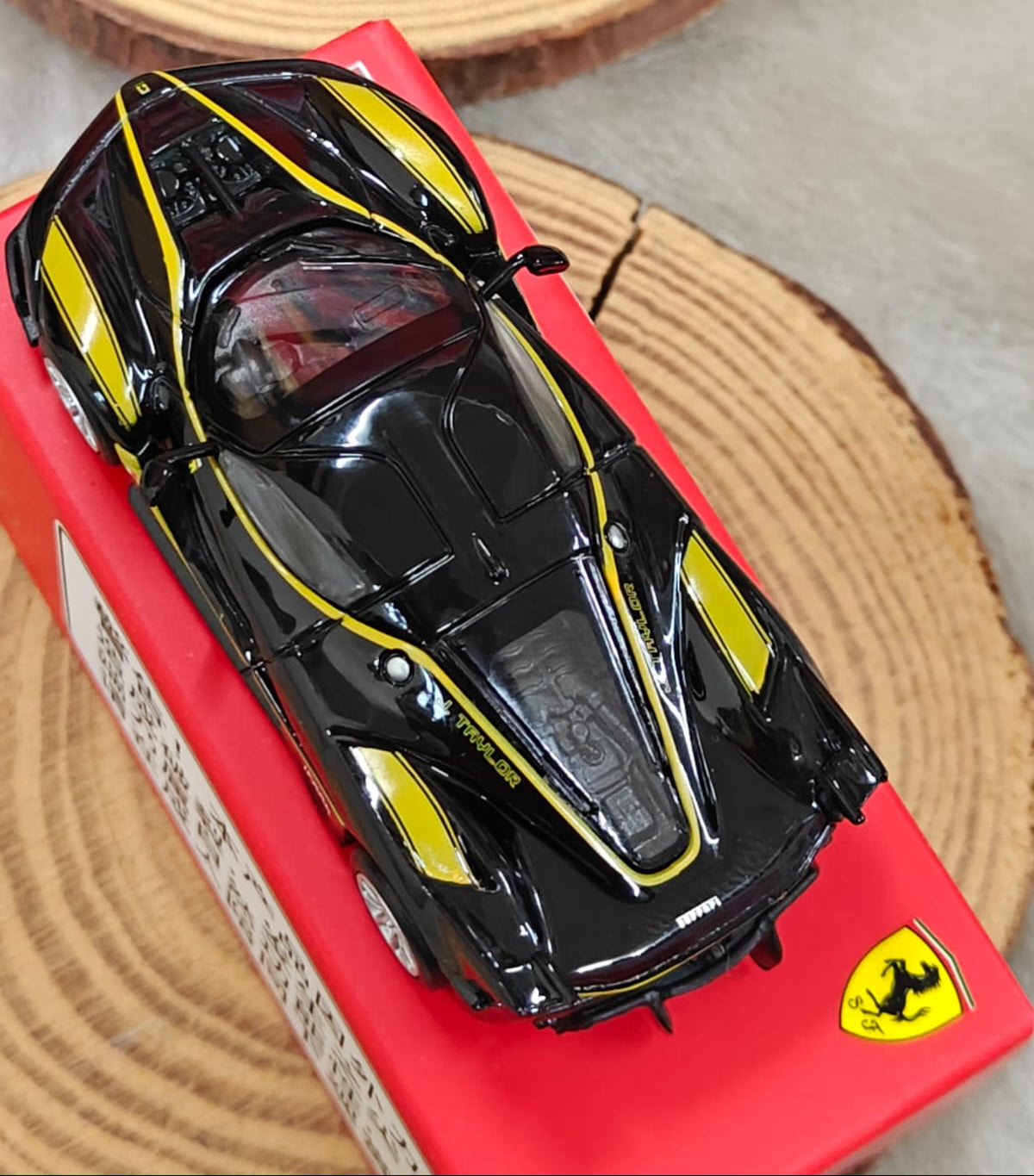 Official Bburago Fxx K - 1 : 64 Diecast Scale Model