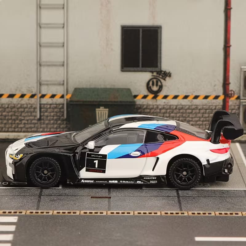 Scale 1 :64 CCA 007 BMW M4 GT3 With Acrylic Case