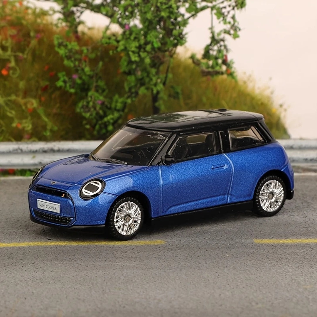 CCA MINI Cooper 1:64 scale diecast model car L07-02 - lifestyle shot