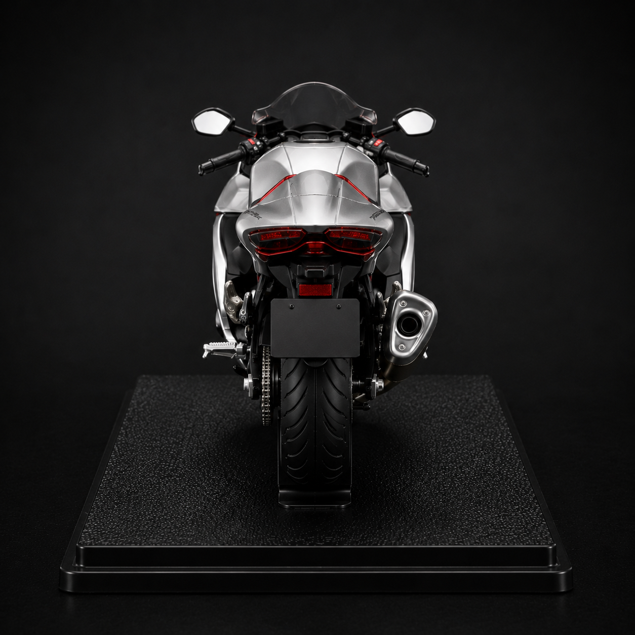 Suzuki Hayabusa GSX1300R Diecast Model – Classic Metallic Silver & Red