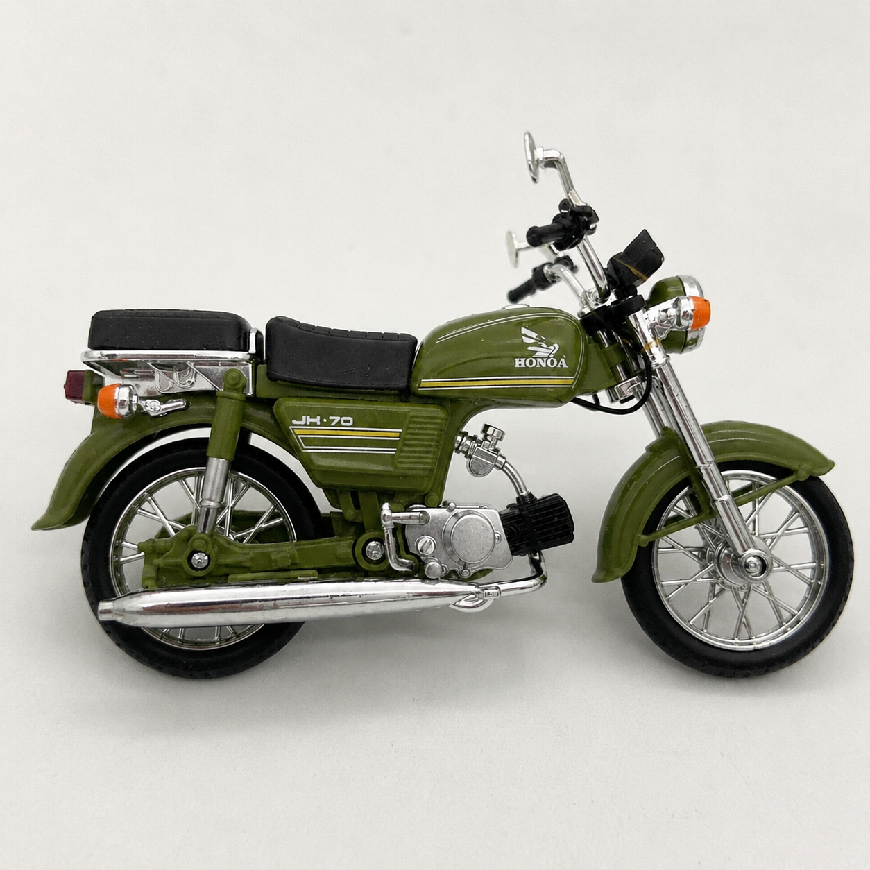 Official Honda Licensed CD50 Vintage Motorcycle – Large 1:10 Scale Die-Cast with Light