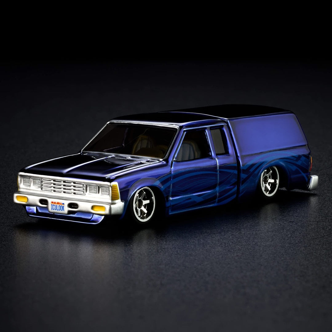 Hot Wheels 1986 Nissan 720 King Cab 1:64 Diecast Model Car - Front Three-Quarter View