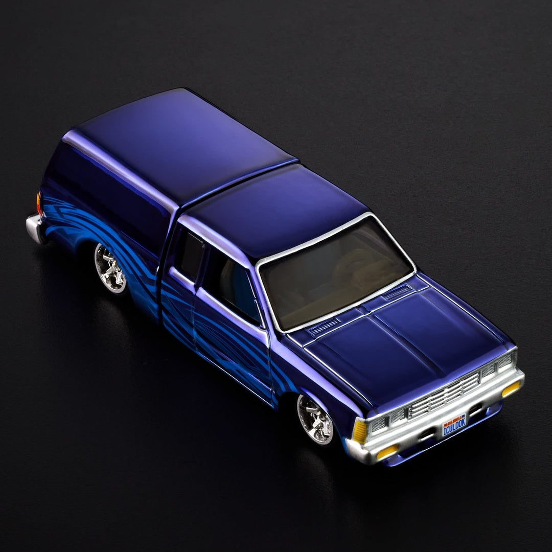 Hot Wheels 1986 Nissan 720 King Cab 1:64 Diecast Model Car - Top-Down View