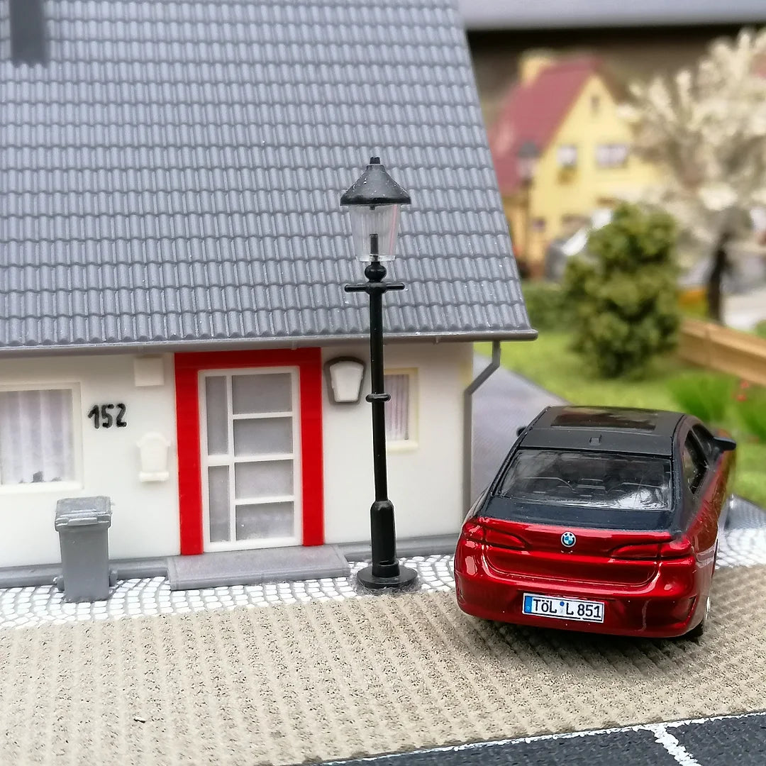 Scale 1 : 64 CCA BMW i7 - Red-Black Diecast Metal Model Car