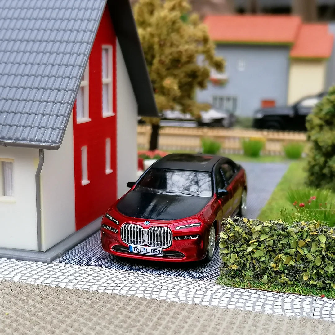 Scale 1 : 64 CCA BMW i7 - Red-Black Diecast Metal Model Car