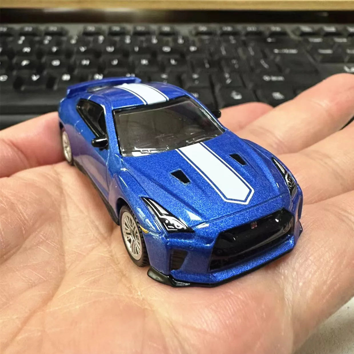 Scale 1 : 64 CCA Nissan GT-R (R35) Diecast Metal Model Car