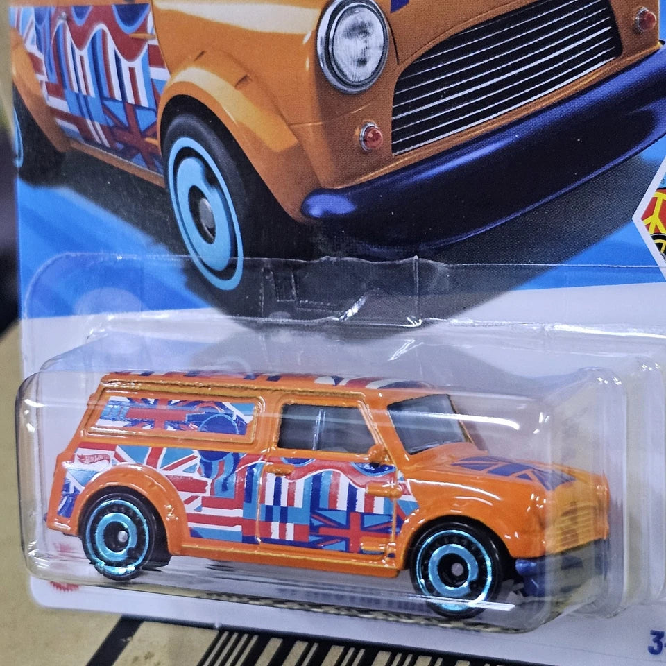Hotwheels Imported G and H 2025 Case -  '67 Austin Mini Van